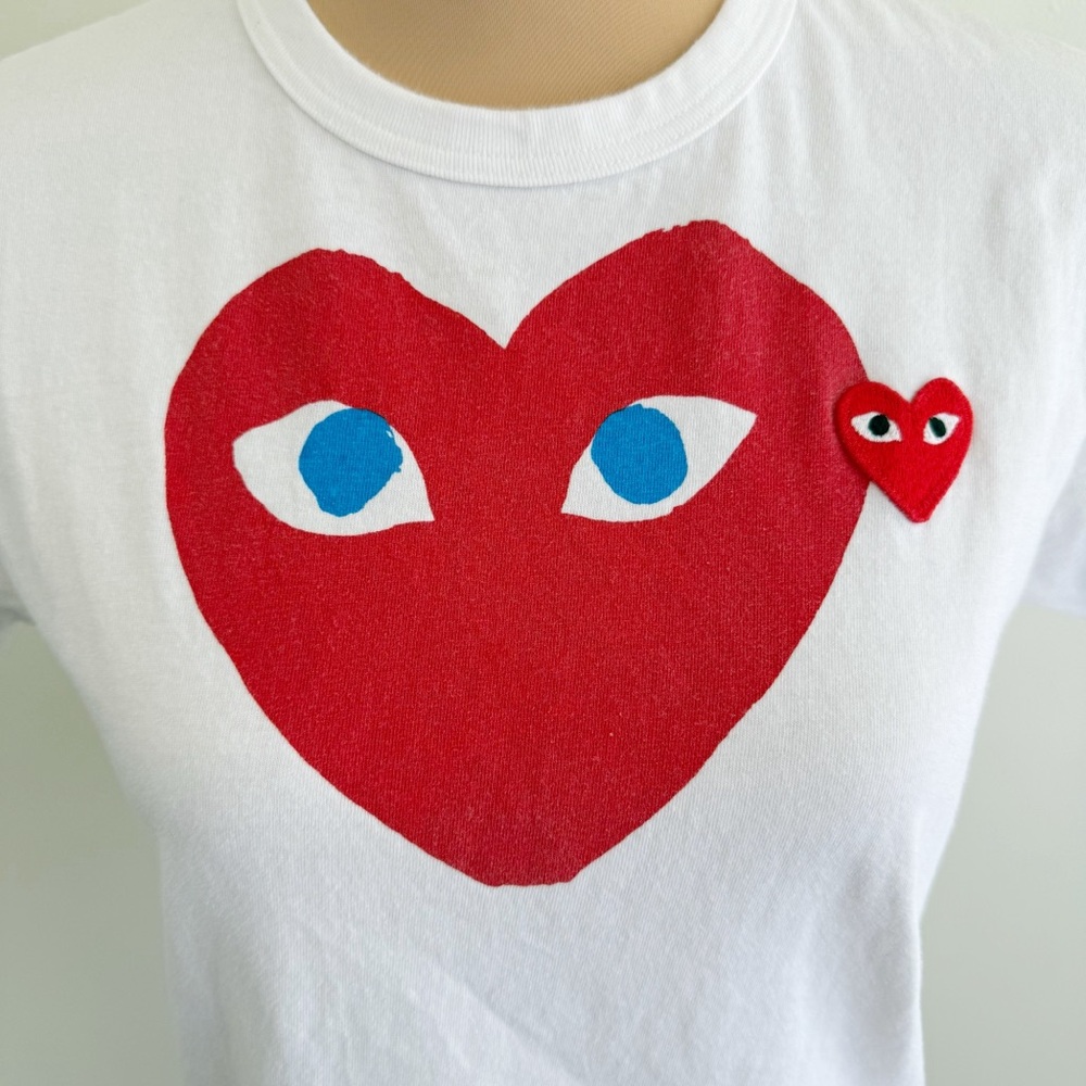 COMME DES GARÇONS PLAY WHITE BLUE EYED RED HEART LOGO CREWNECK T-SHIRT - Picture 2 of 4